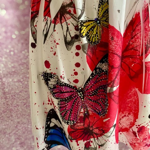 Butterflies!  All over this pretty top! - Picture 6 of 14